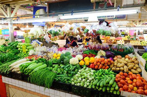 About The Fresh Market. The Fresh Market is a specialty grocery store offering easy meals and delicious fresh foods, including restaurant-quality meat and seafood, premium produce, signature baked goods, and deli platters for any occasion.